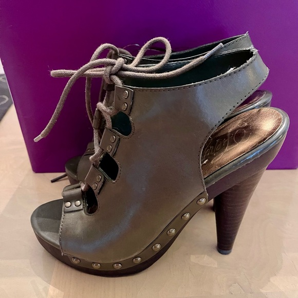 Fergie Heels - Picture 4 of 9